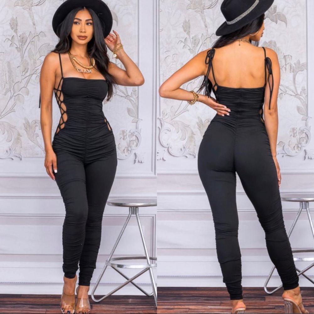 Crisscross Scrunched Jumpsuit - Picture 2 of 2